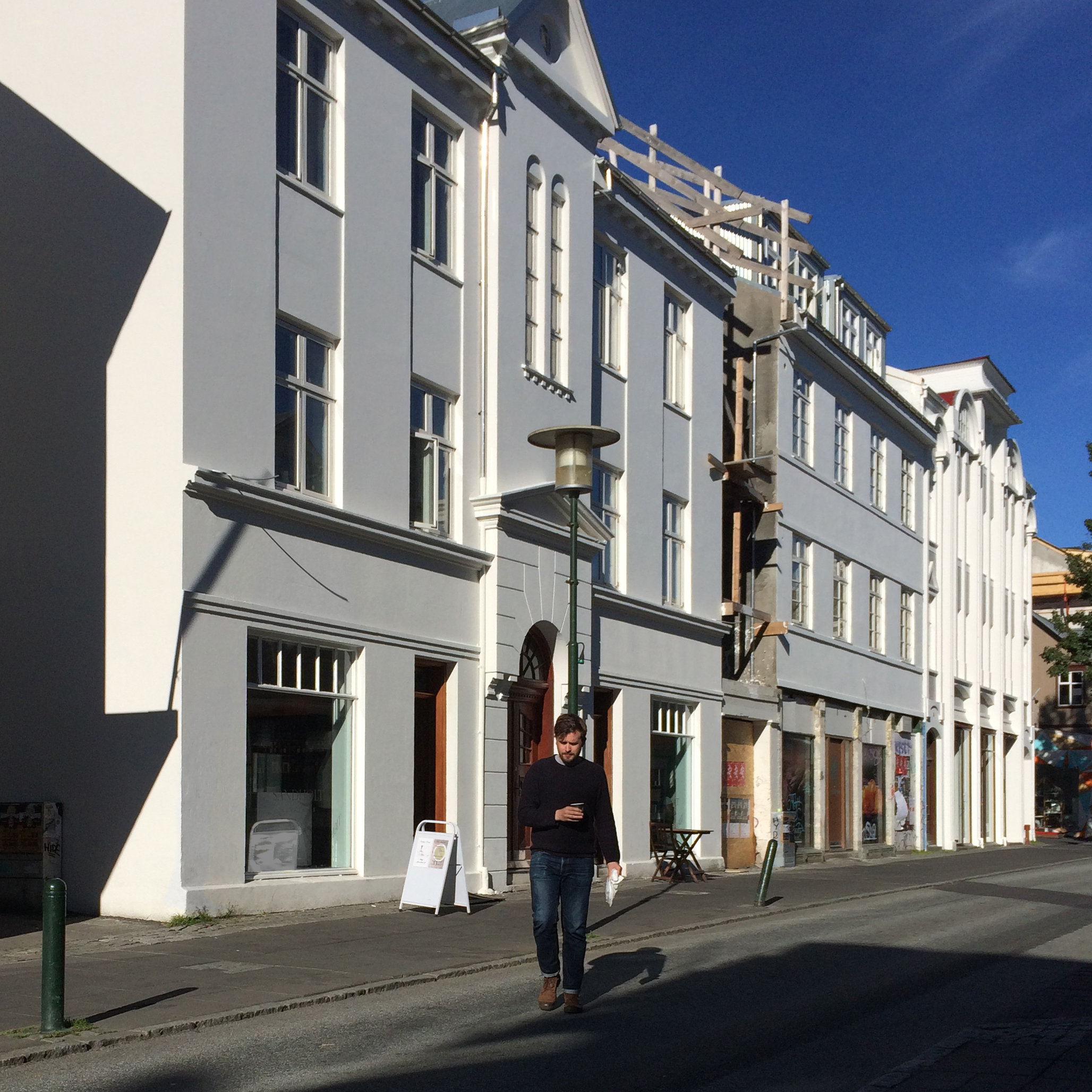 Photo of the exterior of Sandholdt bakery in Reykjavík